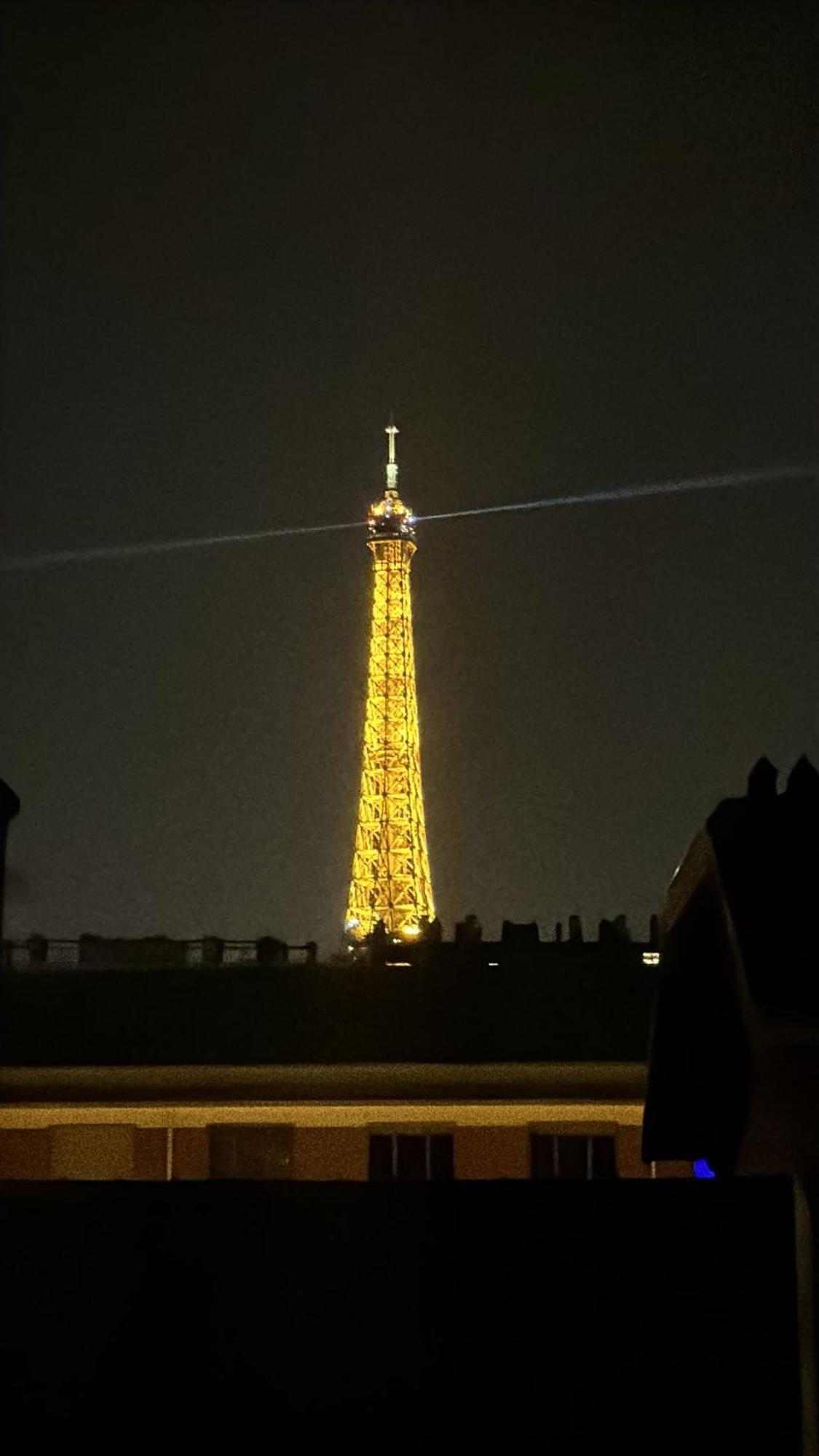 Proche De La Tour Eiffel *